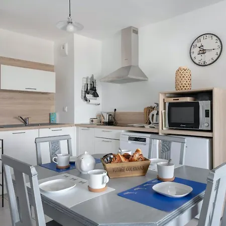 Apartment 50m Plage, Vue Pour 3